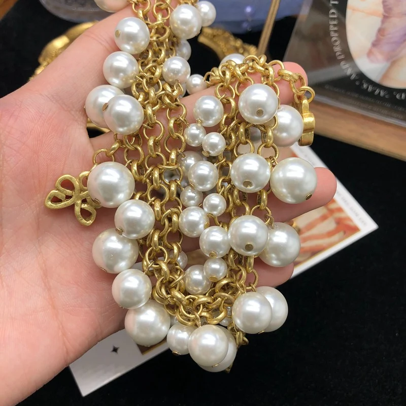 Collier rétro délavé de l'industrie lourde avec perles, un accessoire de mode audacieux et vintage pour rehausser votre style avec élégance et caractère.
