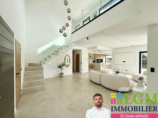 Maison avec piscine et terrasse 2