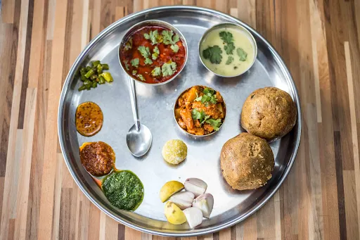 Dal Bafla Thali