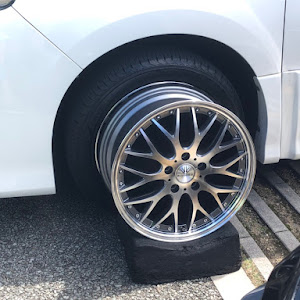 ヴォクシー ZRR80W