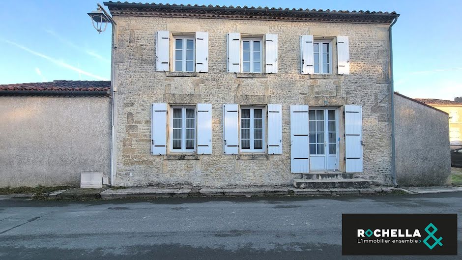 Vente maison 4 pièces 94 m² à Aulnay (17470), 118 000 €