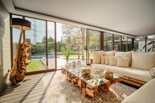 House with pool and garden 4