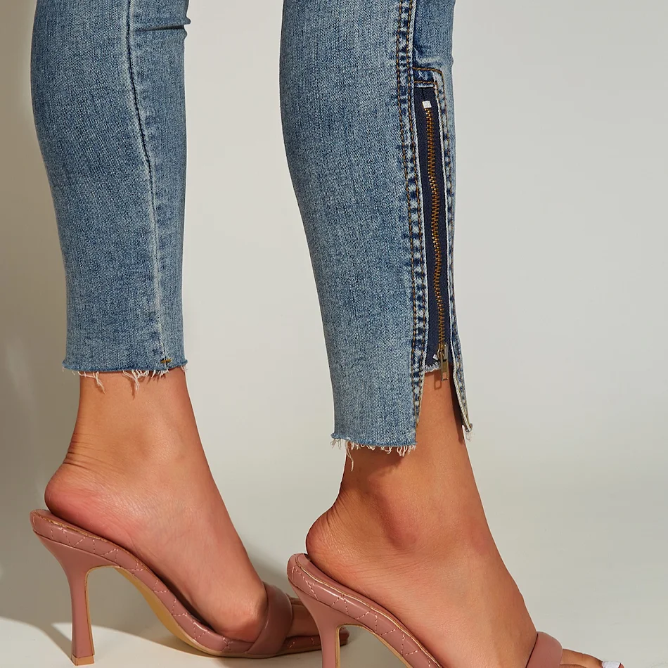 Diamant vierkante open-teen comfortabele high-heel sandalen. Stijlvolle en comfortabele sandalen voor een elegante look.