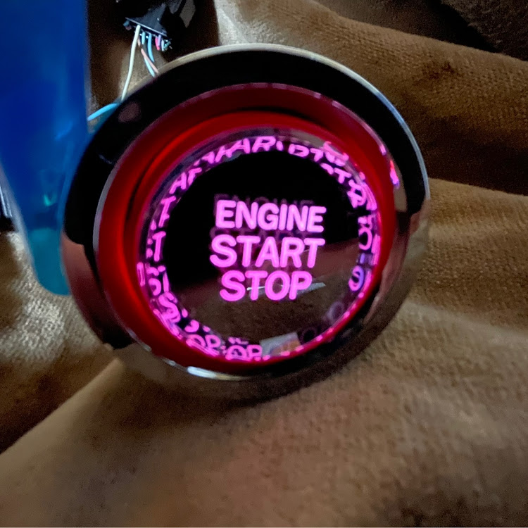 プリウスの3.25MOTORING・世界で一番綺麗なLED愛用者‼️・プッシュスタートスイッチ交換・鏡面仕上げに関するカスタム事例の投稿画像2枚目