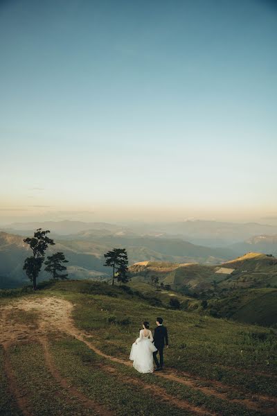 Fotógrafo de casamento Nattawat Sirisinjaroen (littleheartcnx). Foto de 12 de abril