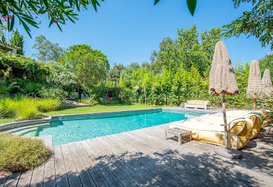 Villa avec piscine et jardin 1