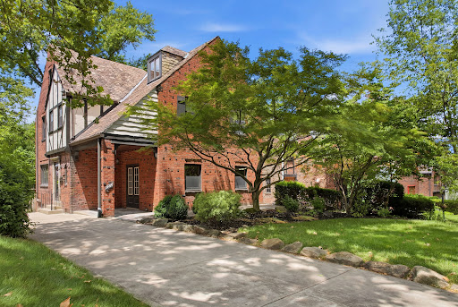 House with garden 1