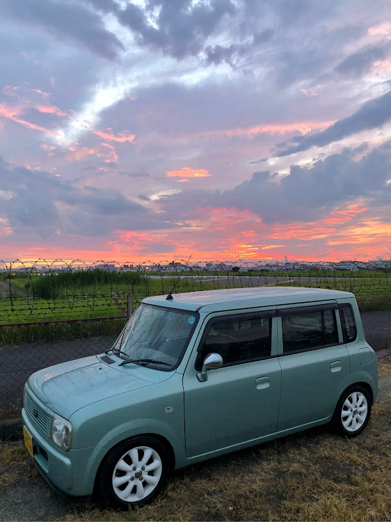 アルトラパンのランチ・ボーノロッソ・海老のレモンクリームパスタ・夕陽とバラ線・夕焼けと愛車に関するカスタム事例の投稿画像1枚目