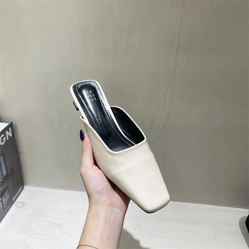 Mocassins paresseux Baotou à motif zèbre Net Red. Confortables et tendance, ces demi-chaussures sont parfaites pour un look décontracté et stylé au quotidien.
