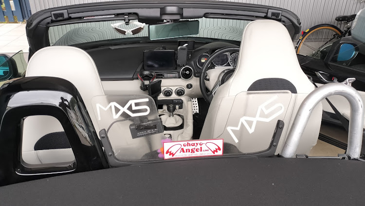 ロードスターの白色化シーズン３・シートバックバーベゼル・プチDIY・内装白色化は自己責任でに関するカスタム事例の投稿画像1枚目