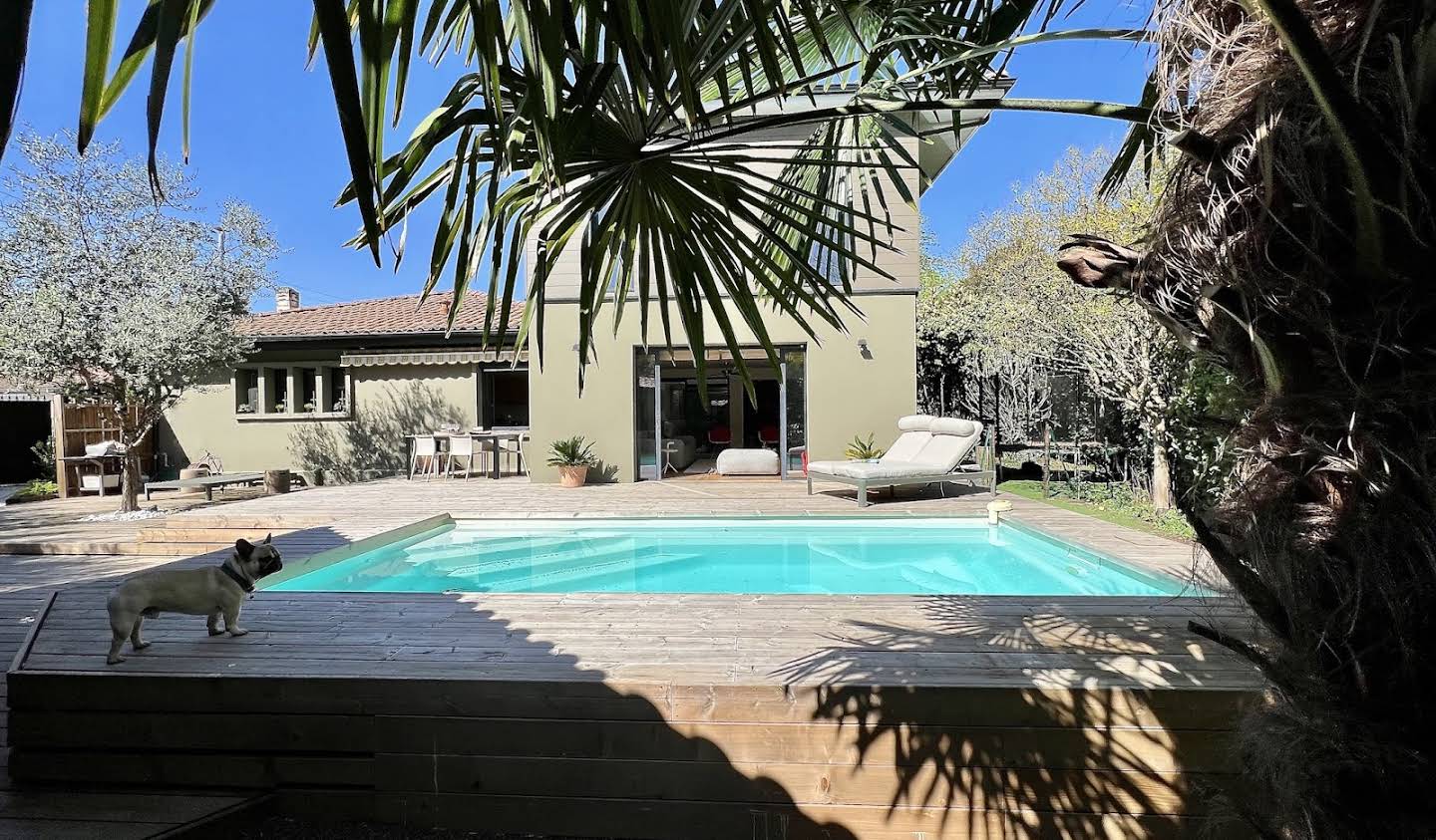 House with pool and garden Bordeaux