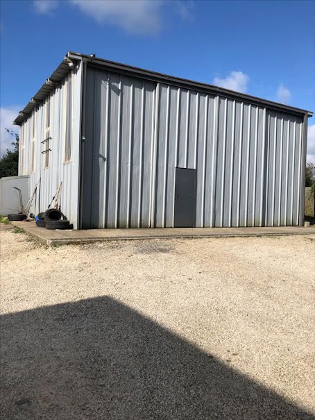 Location  locaux professionnels 2 pièces 250 m² à Yvetot-Bocage (50700), 2 500 €