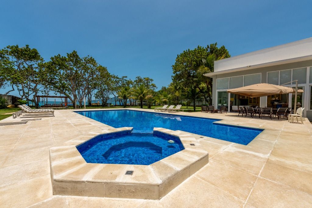 Ubatuba Casa de Condomínio à venda em Ubatuba, SP Tenório (Praia Vermelha) Luxo litoral de SP. Casa à venda em Ubatuba com vista para o mar