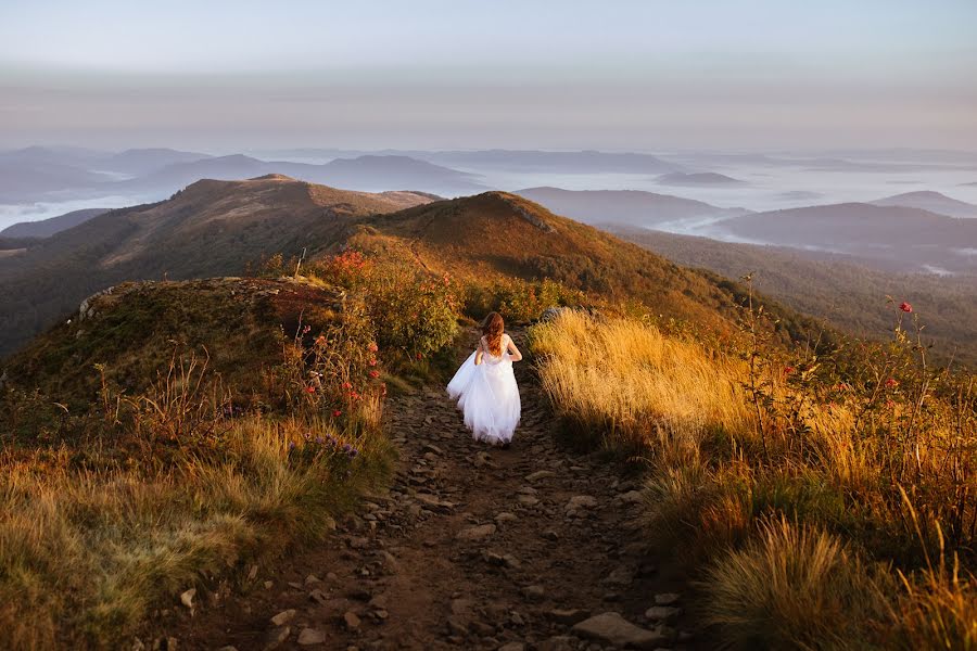 Fotografo di matrimoni Bartłomiej Bara (bartlomiejbara). Foto del 3 ottobre 2022