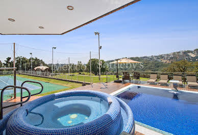 House with pool and garden 4