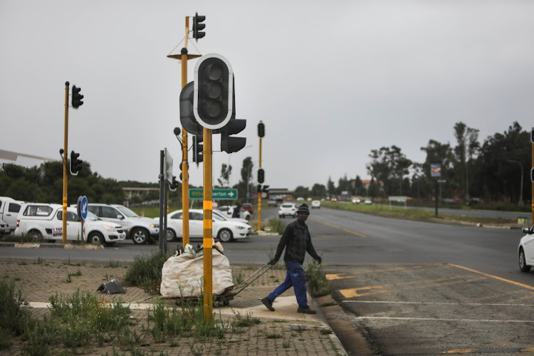 More than 40 companies have signed up to help keep traffic lights on during load-shedding in Joburg. File image.