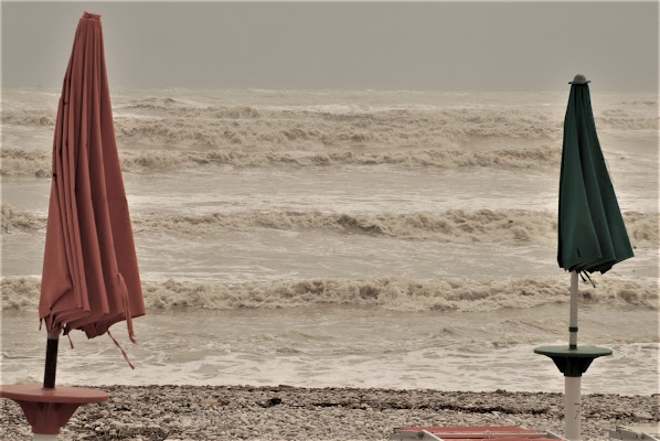 tempesta sulla spiaggia di CarmenF56337902