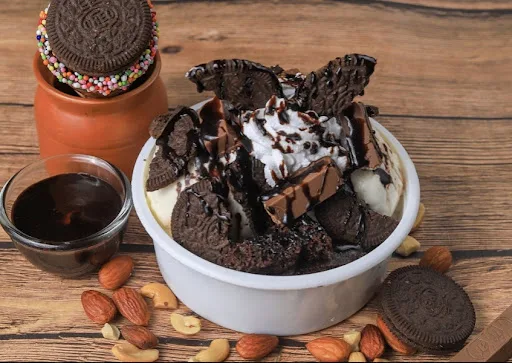 Give Me Kit Kat Oreo Sundae