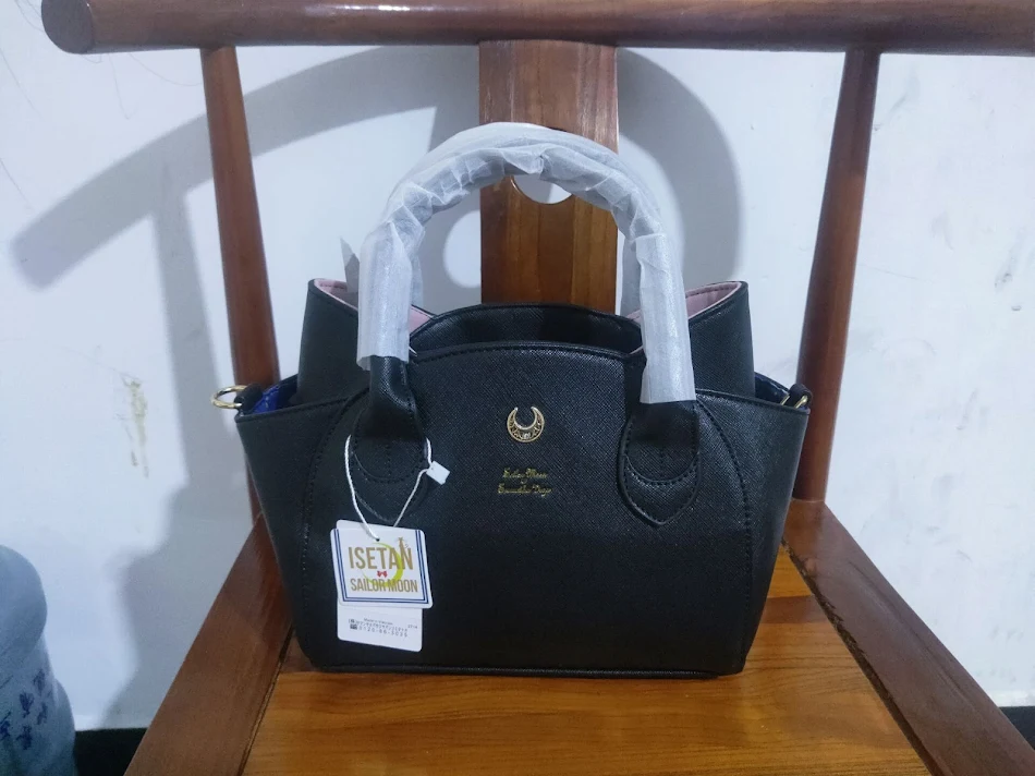 Sac à main bandoulière pour femme avec oreilles de chat, idéal pour transporter vos essentiels quotidiens avec style et originalité.