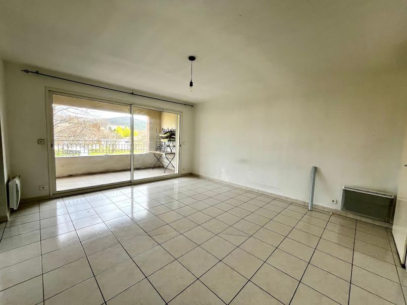 Location  appartement 3 pièces 55 m² à Oraison (04700), 720 €