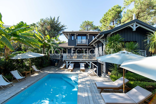 Luxury vacation rental house in Lège-Cap-Ferret (33970) - Modern house with swimming pool and lush garden