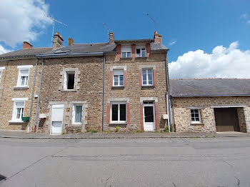 maison à Saint-Cyr-le-Gravelais (53)