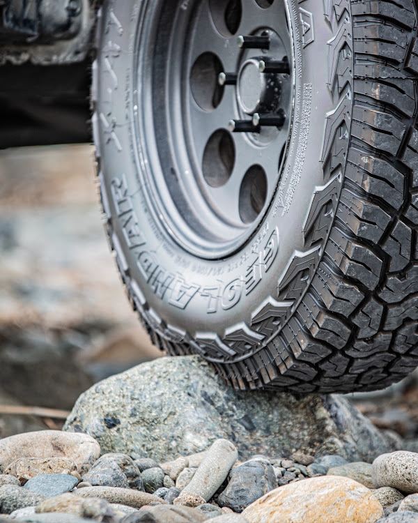 ヴェルファイアのタイヤ交換・GEOLANDAR X-AT・235/85R16・アゲバン・ヴェルファイア20に関するカスタム事例の投稿画像3枚目