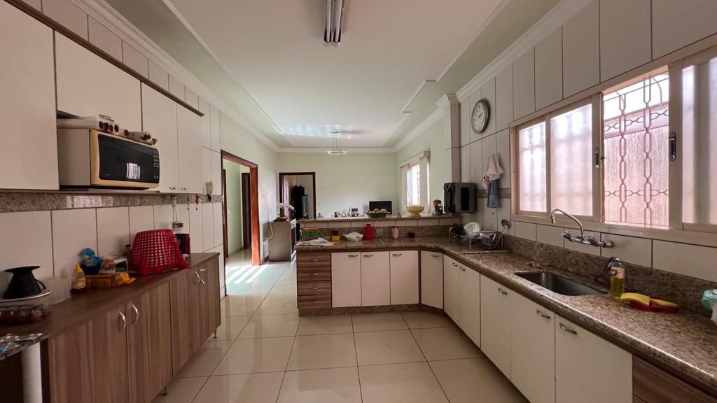 Casa com 5 dormitórios à venda, 241 m² por R$ 850.000,00 - Abadia - Uberaba/MG