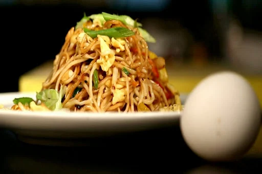 Egg Schezwan Hakka Noodle