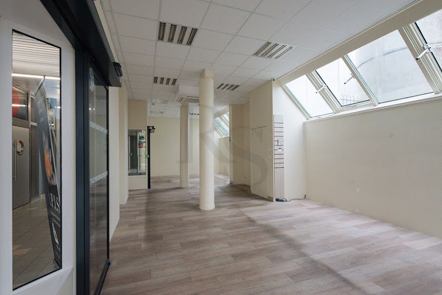 Vente locaux professionnels 3 pièces 133.95 m² à Argentan (61200), 99 360 €