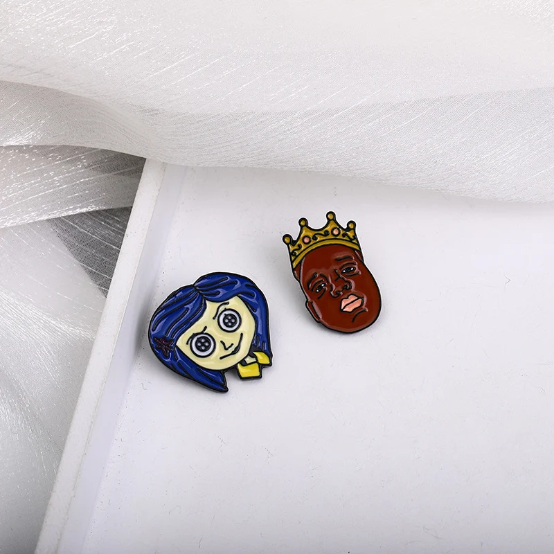 Broche géométrique simple pour homme, accessoire de mode. Rehaussez votre style avec cette broche élégante et discrète, idéale pour toutes les occasions.