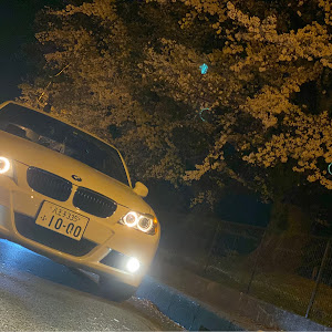 320i