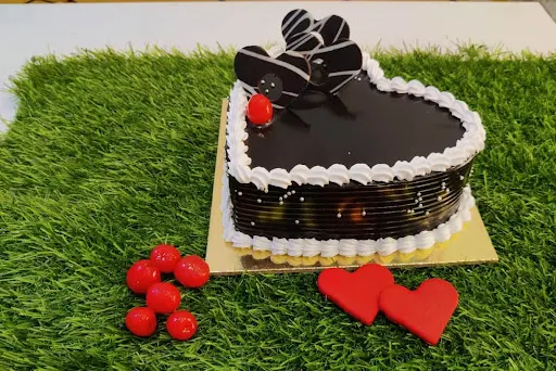 Light Chocolate Heart Shape Cake [500 Grams]