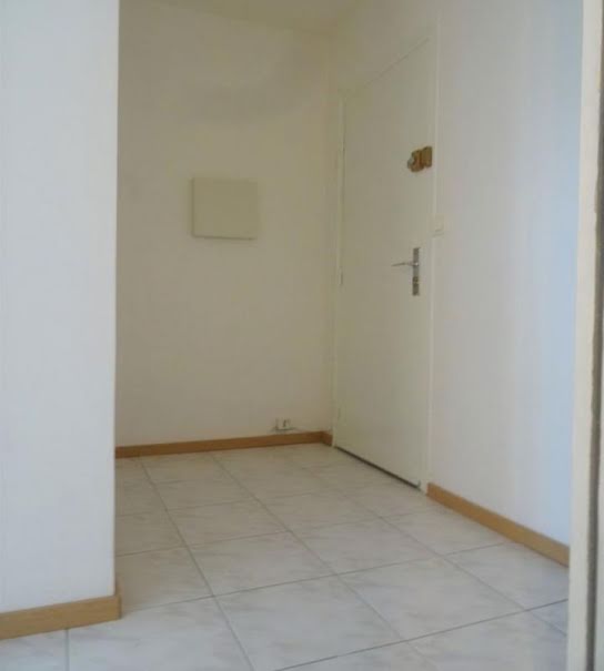 Location  appartement 1 pièce 17 m² à Corbeil-Essonnes (91100), 490 €