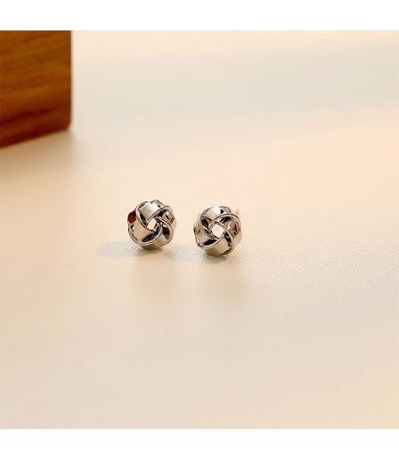 Title 6, Simple Graceful Niche Design Ear Studs