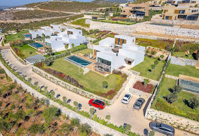 House with pool and terrace 4