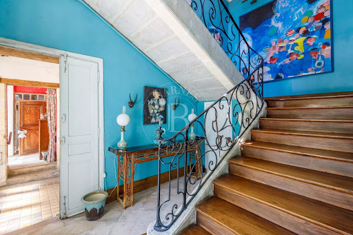 Private mansion with garden 5