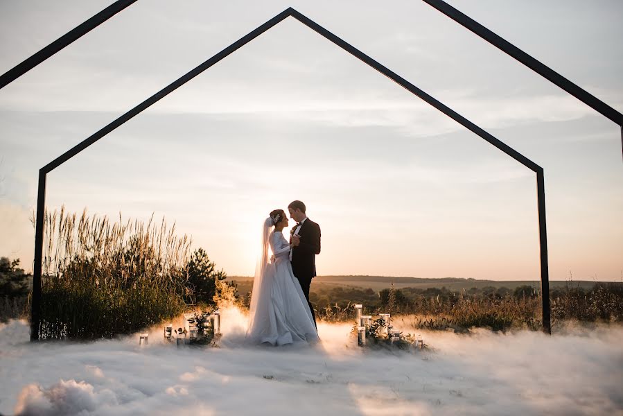 Fotógrafo de casamento Misha Danylyshyn (danylyshyn). Foto de 10 de setembro 2022