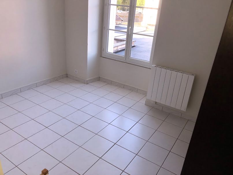 Location  appartement 2 pièces 42 m² à Chaumont (52000), 400 €