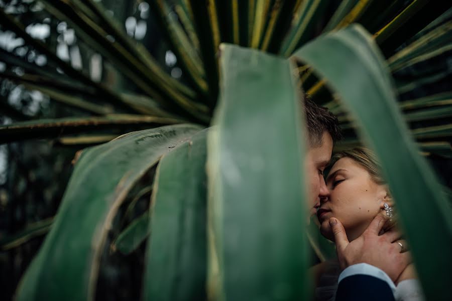 Wedding photographer Pawel Andrzejewski (loveneeds). Photo of 13 March 2021