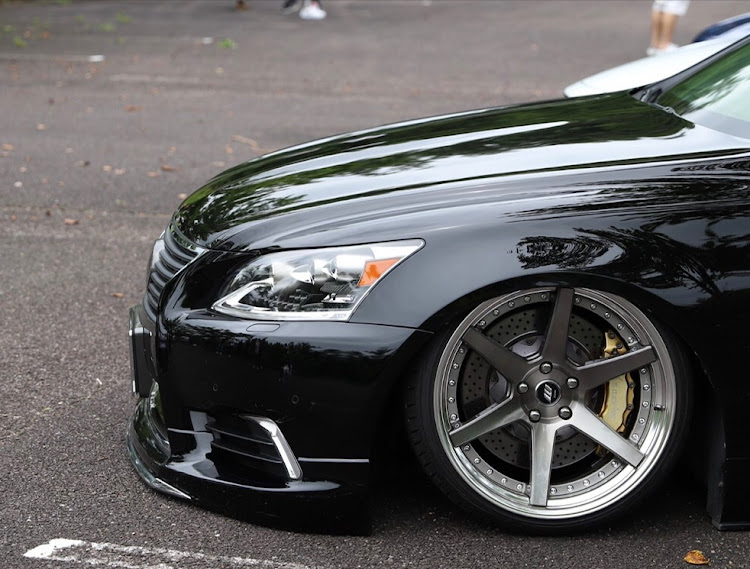 LSの愛車の横顔に関するカスタム事例の投稿画像2枚目