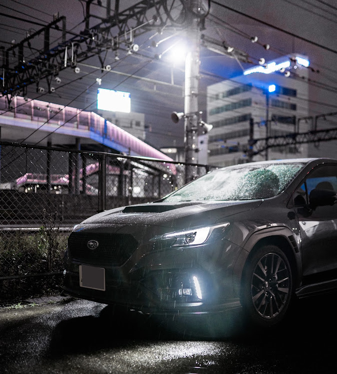 WRX S4の水も滴る良い愛車・熱中症に気をつけて!!・雨☔️の中での撮影！に関するカスタム事例の投稿画像1枚目