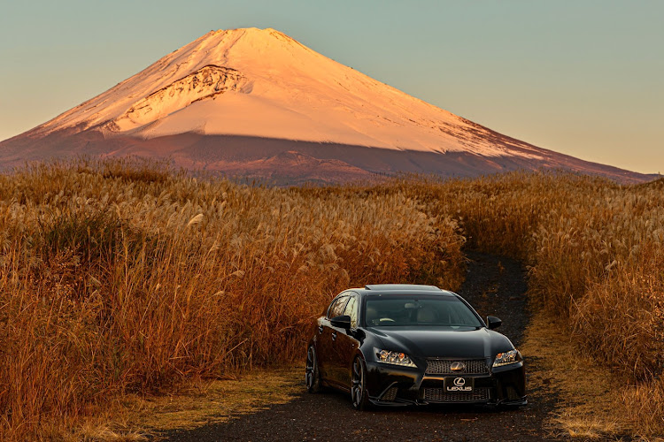GSの2022ベストショット・富士山・冠雪・ススキ・朝焼けに関するカスタム事例の投稿画像2枚目