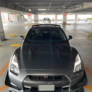 NISSAN GT-R