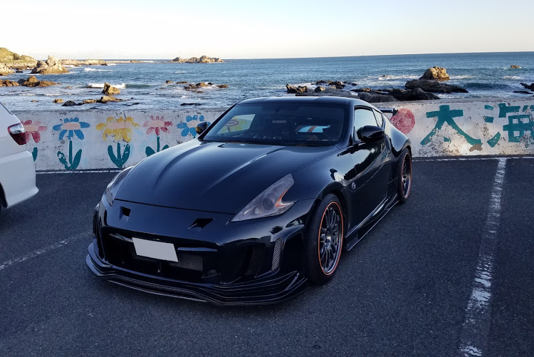 フェアレディZのVARIS・z34・フェアレディZ・海と愛車に関するカスタム事例の投稿画像1枚目