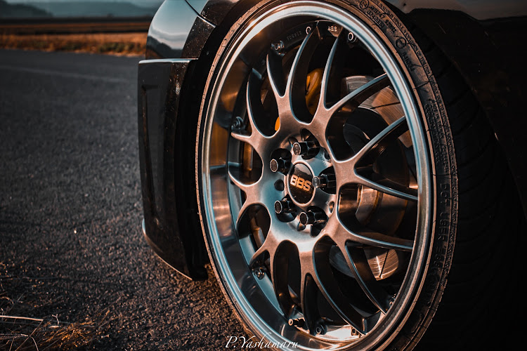 プリウスの紅葉と愛車・ラストラン・車高短・stance・BBS RS-GTに関するカスタム事例の投稿画像2枚目