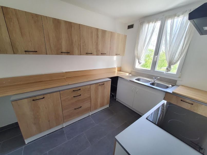 Location  appartement 3 pièces 58 m² à Livry-Gargan (93190), 1 027 €