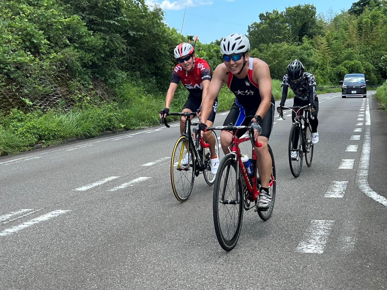 自転車に乗る人

自動的に生成された説明