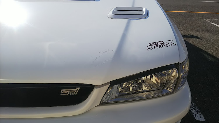 インプレッサ WRX STIの塗装剥がれ・補修とは言わないwに関するカスタム事例の投稿画像1枚目