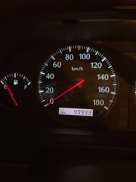 セドリックセダンの祝10万㎞・大台突入・全て停車中に関するカスタム事例の投稿画像1枚目